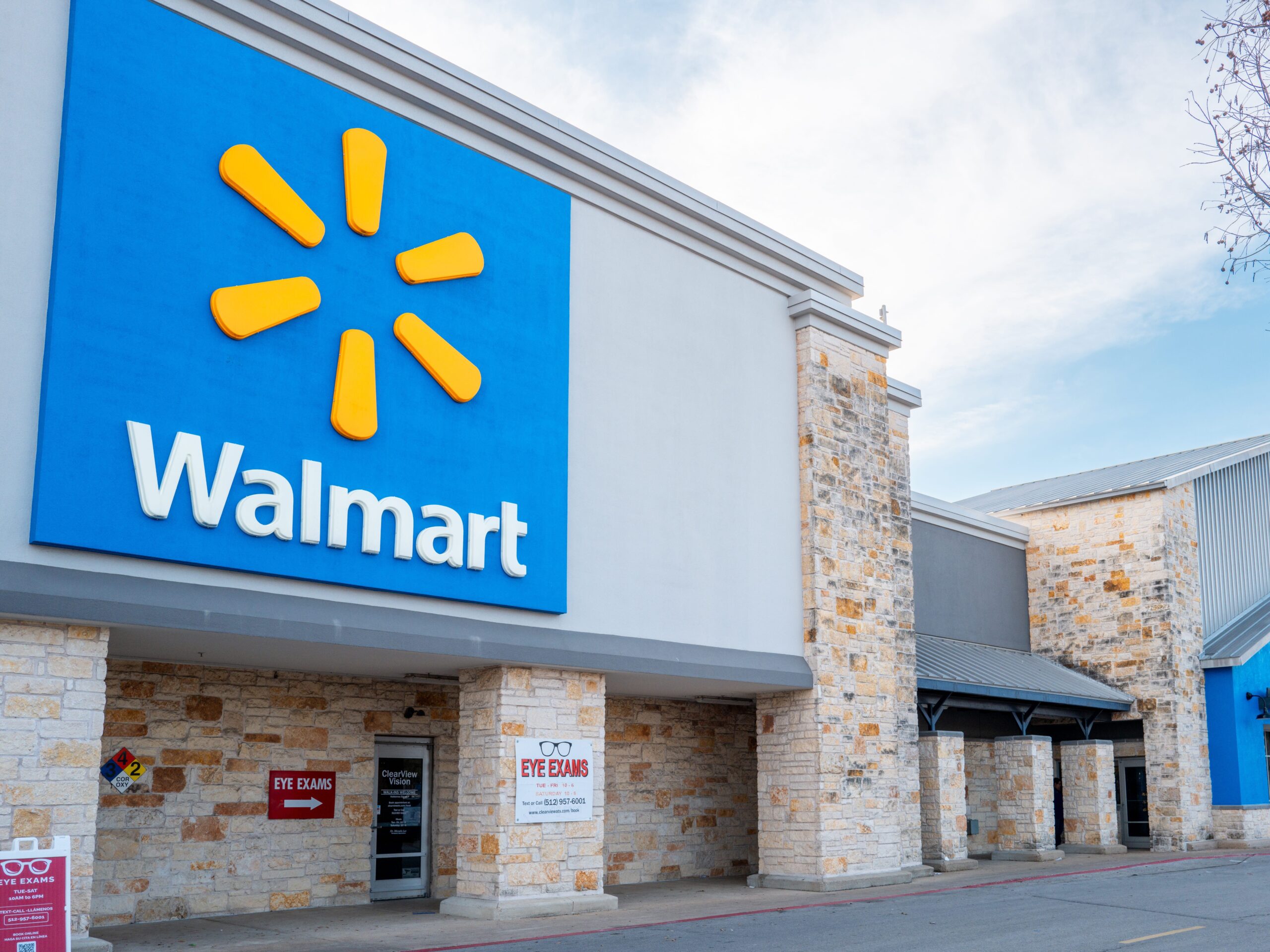 Walmart leépít: közel 1000 vállalati munkahely szűnik meg
