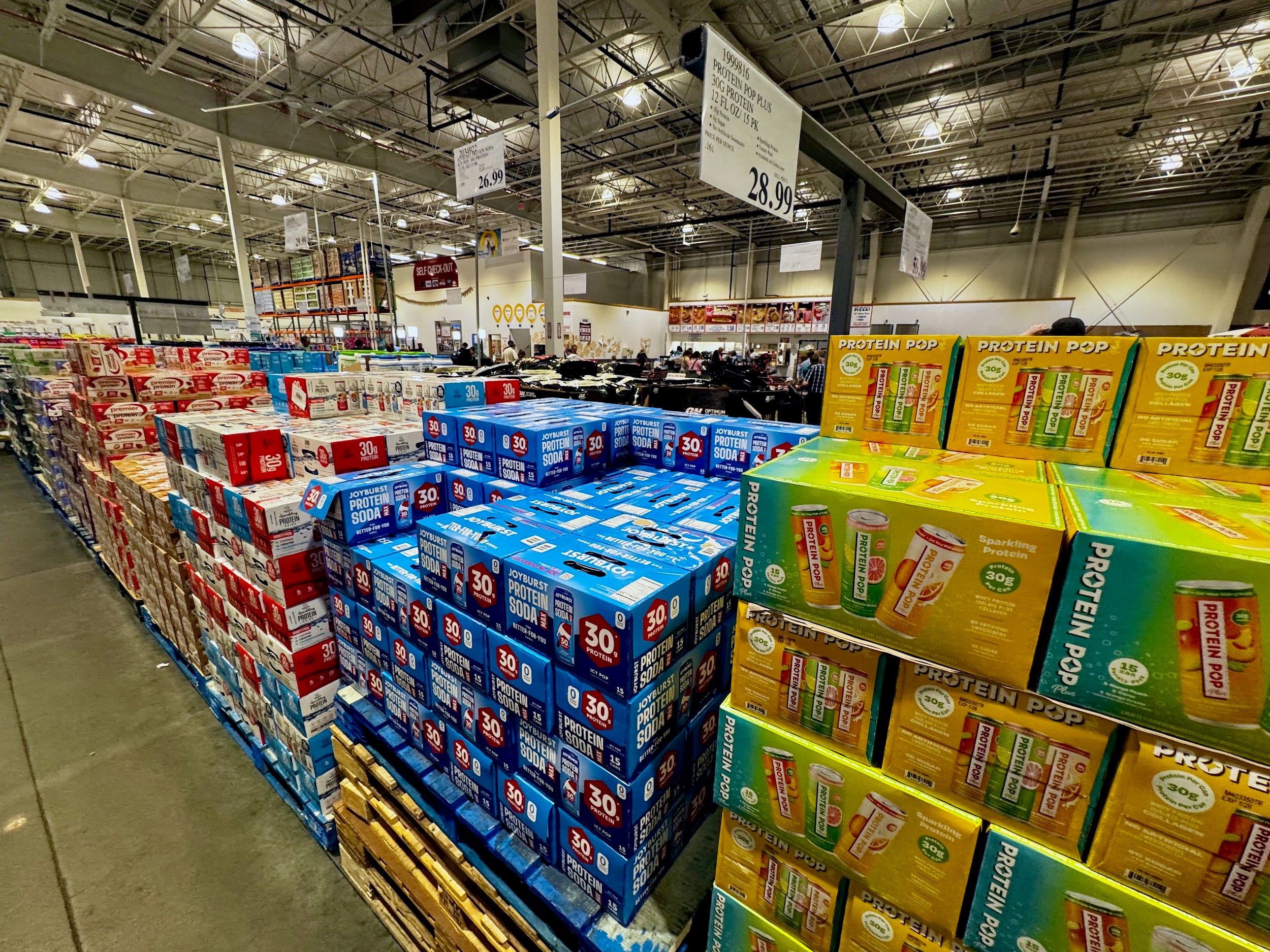 Costco fehérjetermékeket tölt fel, miközben tejsavóhiány fenyeget