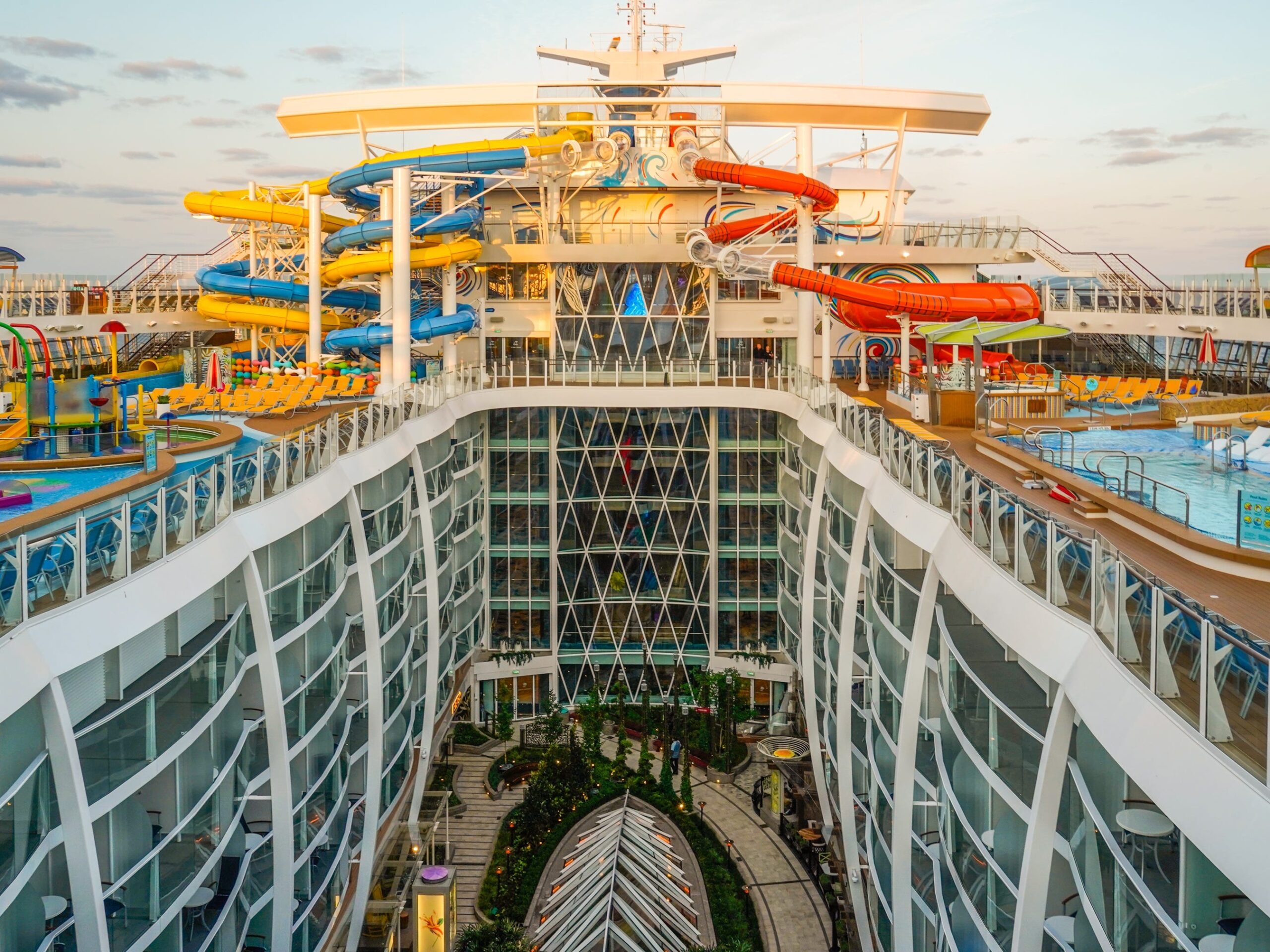 Royal Caribbean Wonder of the Seas: 8 negyed, 18 fedélzet