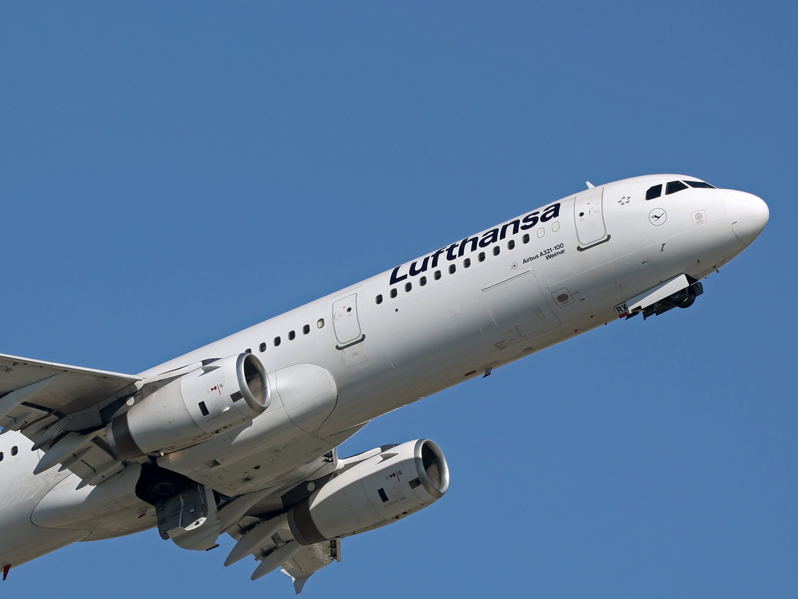 Lufthansa bocsánatot kért szarkasztikus ügyfélválasza után