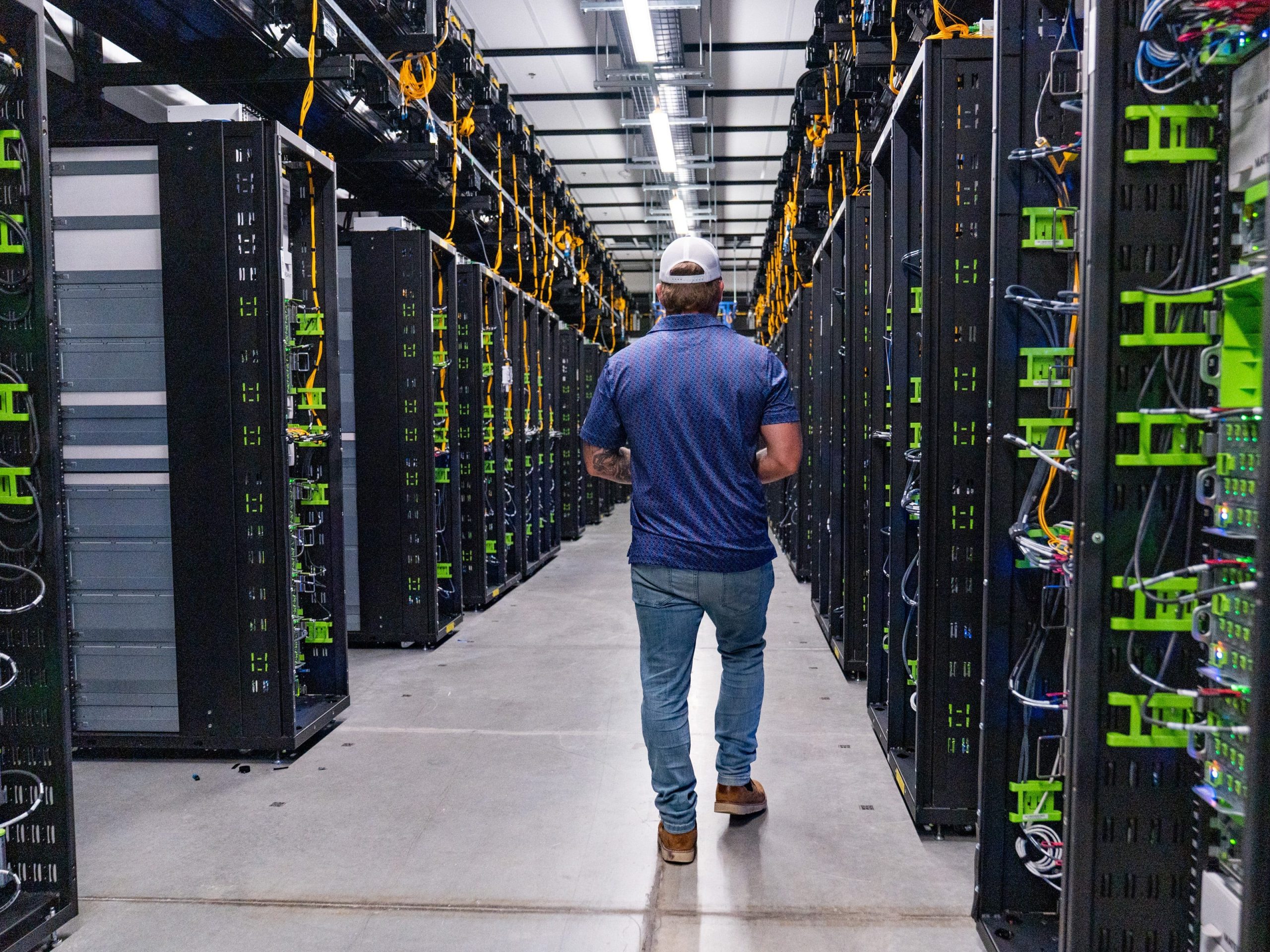 Az AI mégsem söpri el a tech állásokat – mutatják az adatok