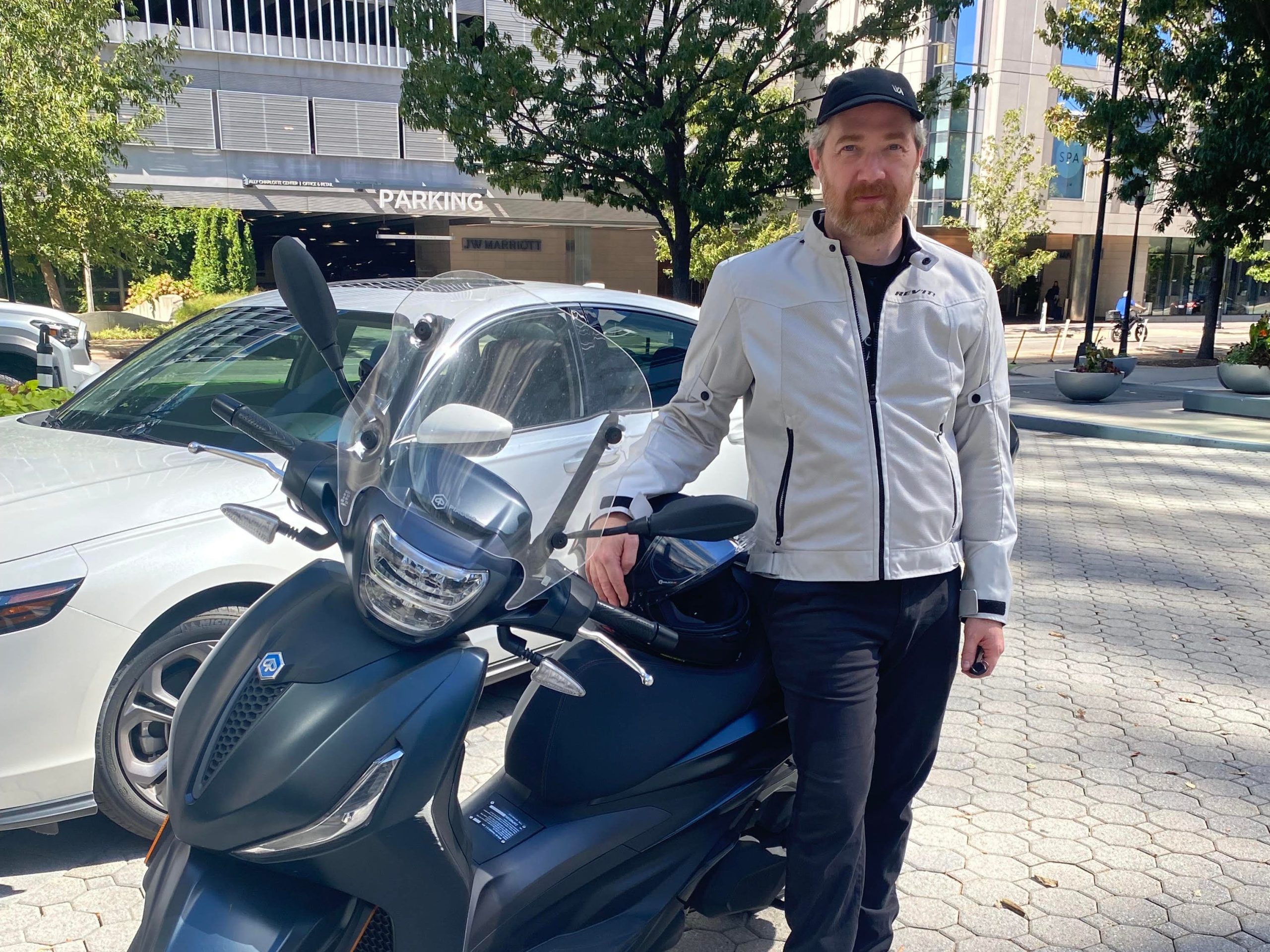 Eladta az autóját egy robogó kedvéért – és megérte